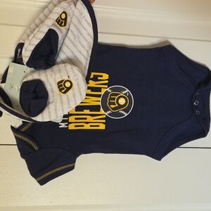 MLB Milwaukee Brewers Newborn Set NT Bodysuit Bib Booties Baseball Summer Baby